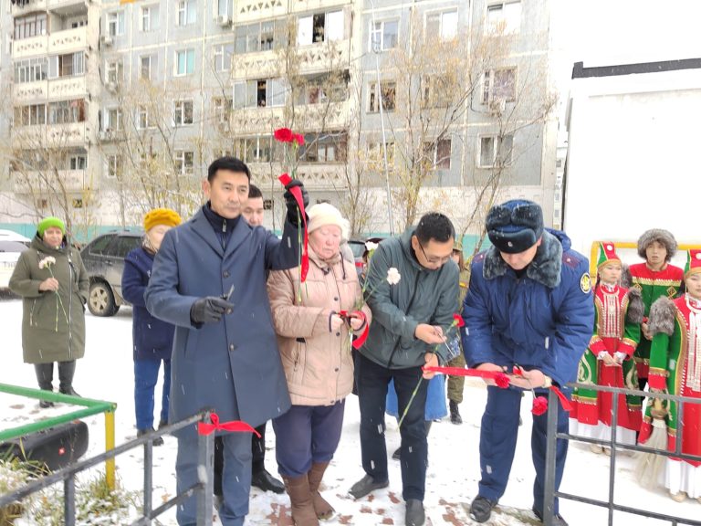 Алексей Окороков открыл Сквер ветеранов в Якутске