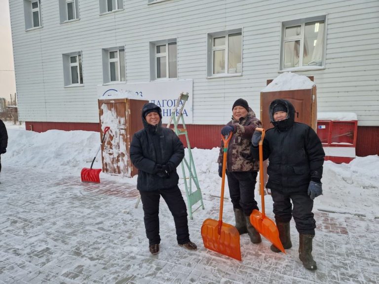 Подготовка подшефной школы к Новому году