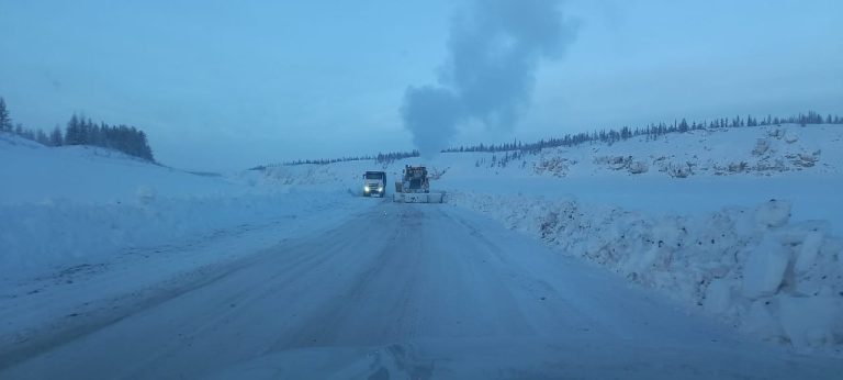 Дорожники восстановили проезд по участку зимника автодороги «Анабар»