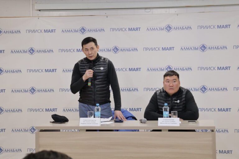 Генеральный директор АО «Алмазы Анабара» Алексей Окороков работает на прииске Маят